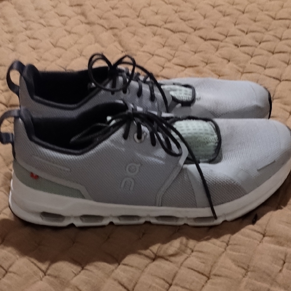 On Running Kids' Lightweight Lace-Up Sneakers in Light Gray with Mint Accent